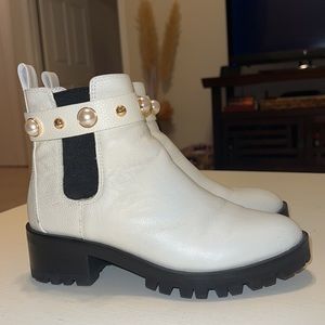 Karl Lagerfeld White Leather booties